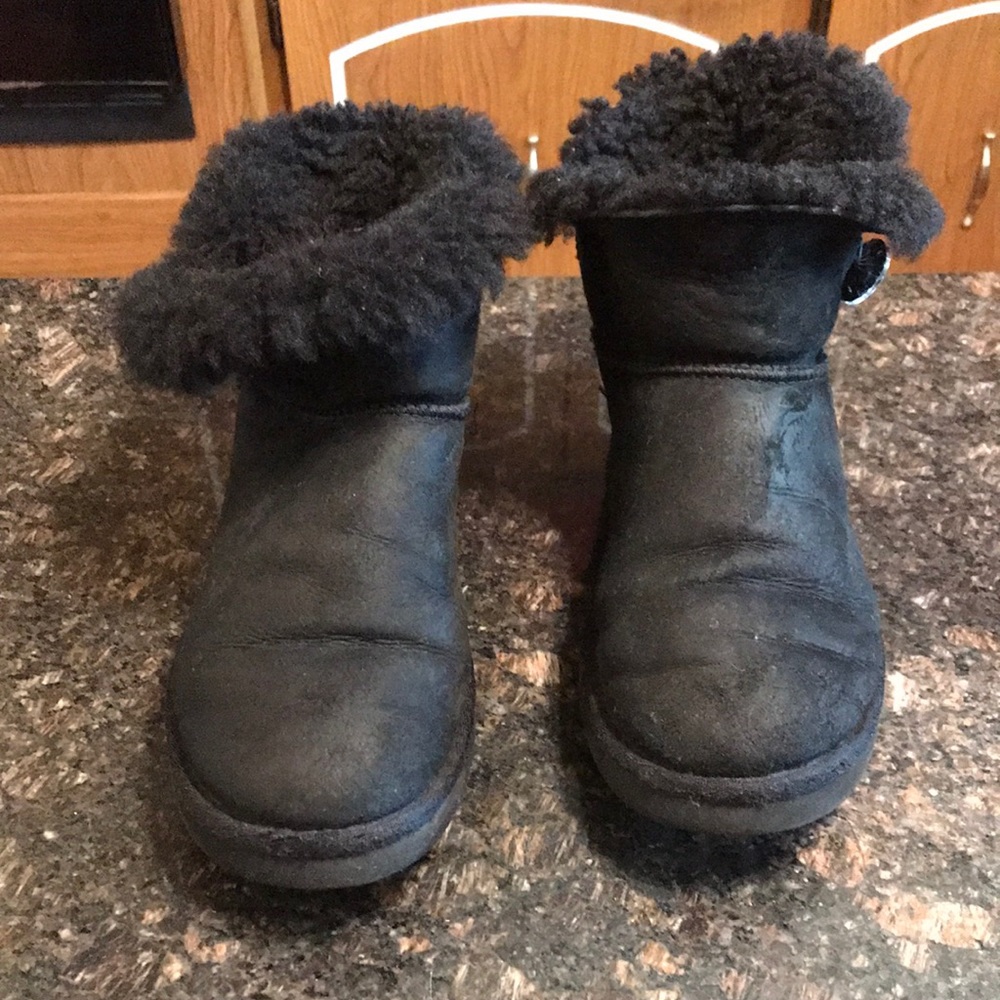 Black Ugg boots